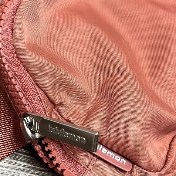 Lululemon Everywhere Belt Bag 1L Pink Pastel Crossbody Water Repellent Travel - Picture 6 of 9